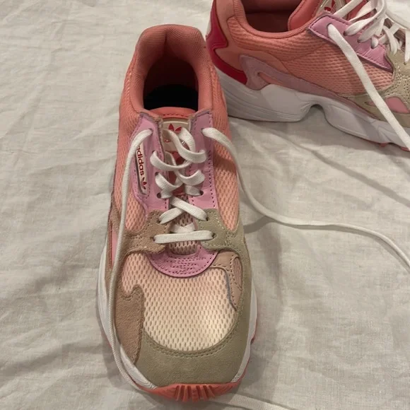 Woman’s Adidas Torsion sneakers - Picture 2 of 4